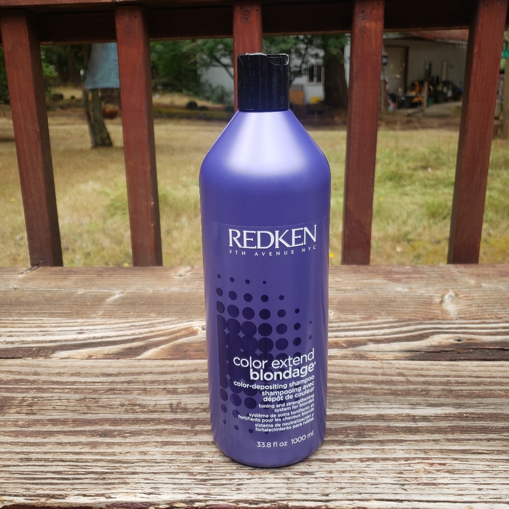 REDKEN Color Extend Blondage Color-Depositing Shampoo - 33.8 fl oz 1000 ml
